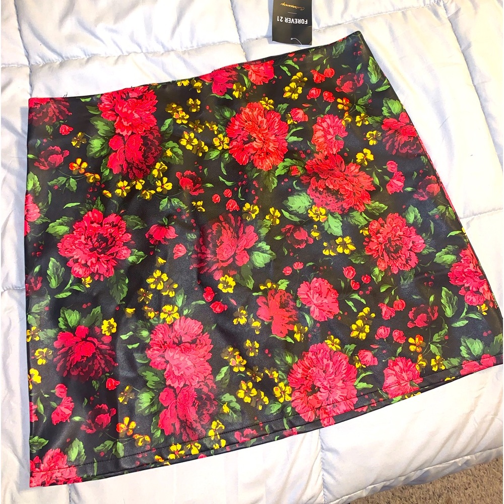 NWT Unique Forever21 XL Floral Faux Leather Mini Skirt Black Red